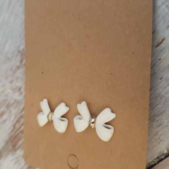 Fashion Earrings - Picture 2 of 3